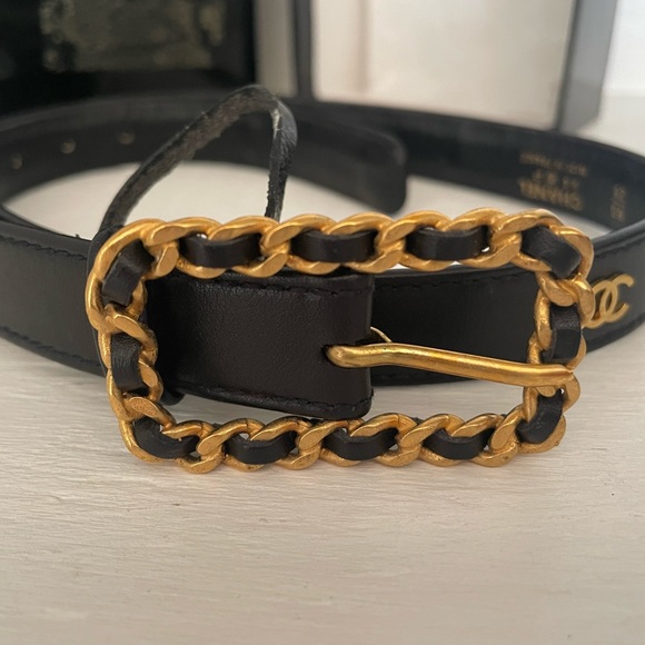 SPECIAL SALE‼️ Authentic vintage Chanel black leather belt + CC logos. - Picture 4 of 10